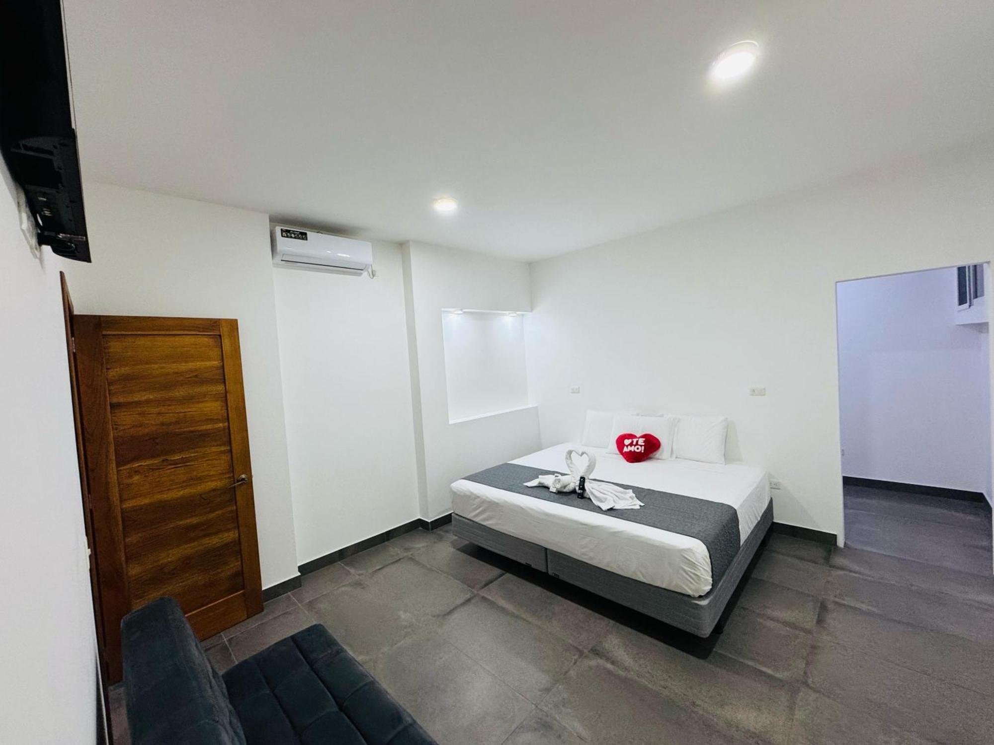 Suite Golden Beach Puerto Villamil Exterior photo