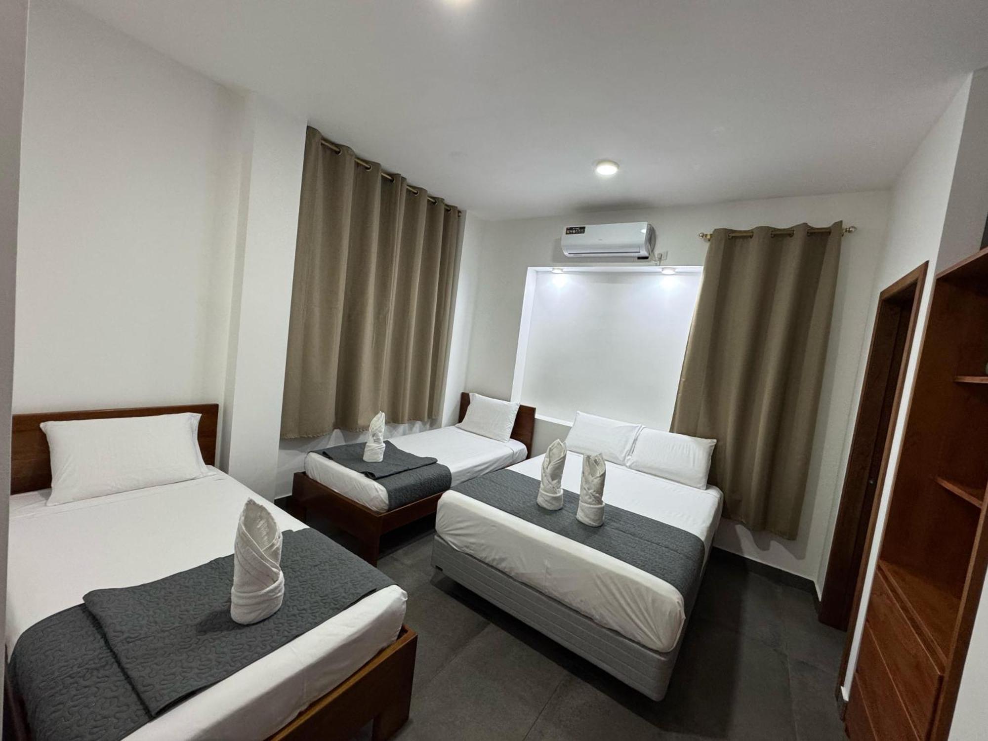 Suite Golden Beach Puerto Villamil Exterior photo
